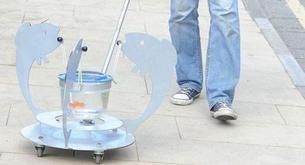 A portable fish tank to walk out your fishes!