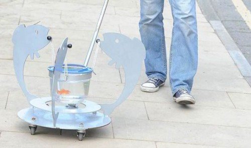 A portable fish tank to walk out your fishes!