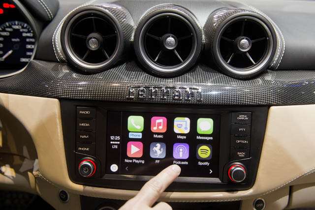 The first Ferrari with CarPlay system is available in Italy